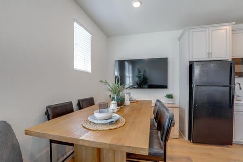 Cozy and Convenient Residential Duplex in Woodland House in Woodland