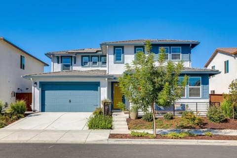 Cozy and Convenient Residential Duplex in Woodland House in Woodland