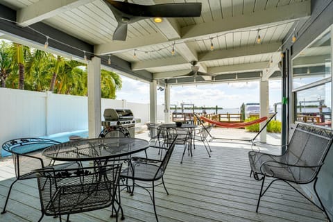 Luxurious Waterfront Home, 4 Mi to Sponge Docks! House in Tarpon Springs