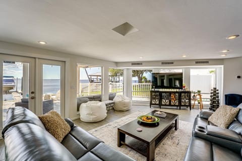 Luxurious Waterfront Home, 4 Mi to Sponge Docks! House in Tarpon Springs