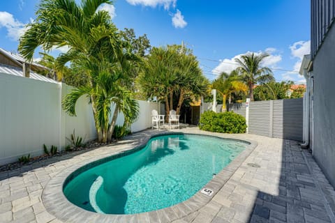 Luxurious Waterfront Home, 4 Mi to Sponge Docks! House in Tarpon Springs