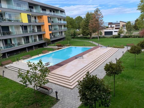 Property building, Garden, Garden view, Pool view, Swimming pool
