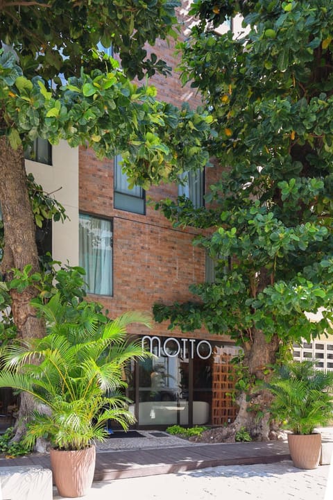 Facade/entrance