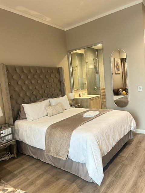 Bathroom, Photo of the whole room, Bedroom