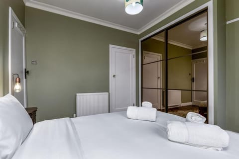 Tranquil Glasgow Retreat House in Glasgow