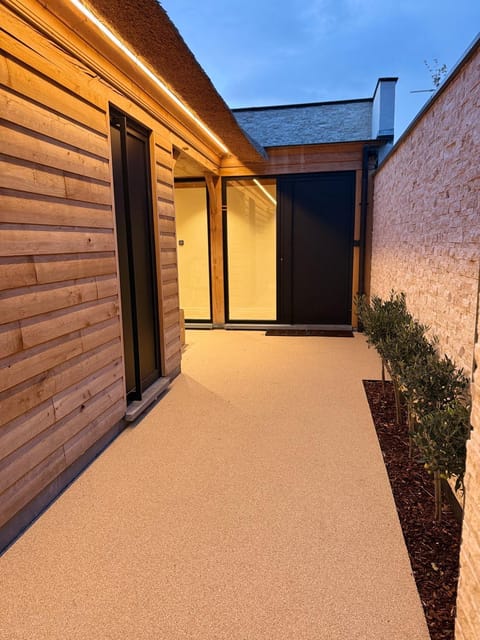 Luxe Guestroom free bikes and parking Apartment in Bruges