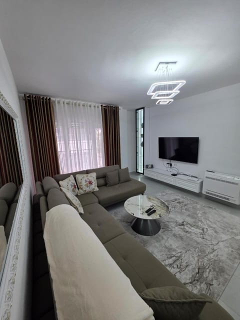 Communal lounge/ TV room, TV and multimedia, Living room, Seating area