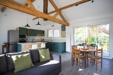 Living room, Dining area, stove