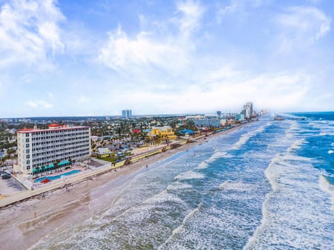 Property building, Day, Neighbourhood, Bird's eye view, Beach, Sea view