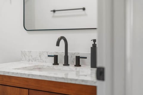 Pet Friendly, Mini Golf, Game Room, Hot Tub House in Massanutten