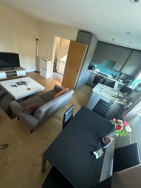 Communal lounge/ TV room, TV and multimedia, Kitchen or kitchenette, Living room, Seating area
