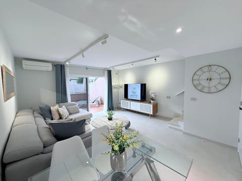 TV and multimedia, Living room, Seating area