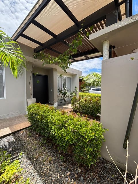 Facade/entrance, Garden, Lobby or reception, Garden view
