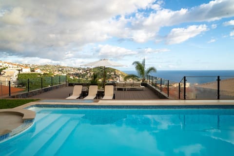 Natural landscape, Balcony/Terrace, Pool view, Sea view, Swimming pool, sunbed