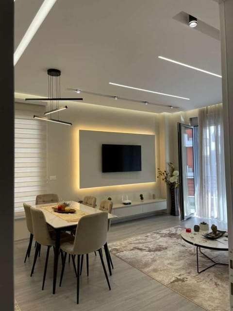 Communal lounge/ TV room, TV and multimedia, Living room, Seating area, Dining area