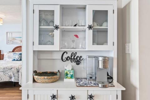 Sea Breeze Luxury Oceanfront at Crescent Shore Apartment in Crescent Beach