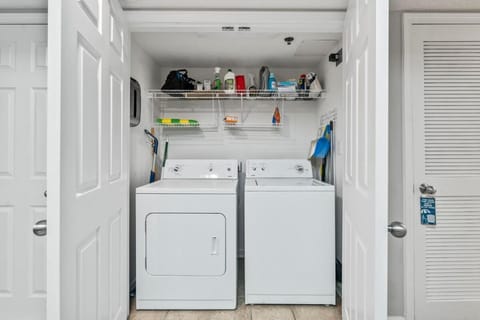 Sea Breeze Luxury Oceanfront at Crescent Shore Apartment in Crescent Beach