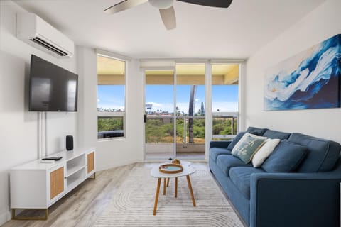 TV and multimedia, Living room, Seating area, air conditioner