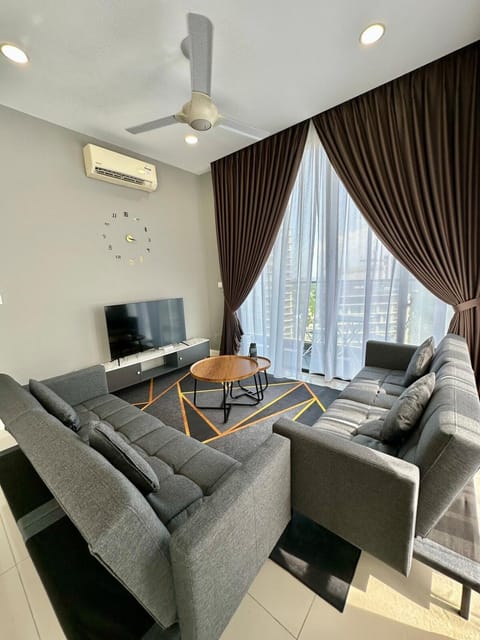 Communal lounge/ TV room, TV and multimedia, Living room, Seating area, air conditioner