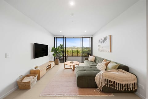 Communal lounge/ TV room, TV and multimedia, Living room, Seating area, Evening entertainment