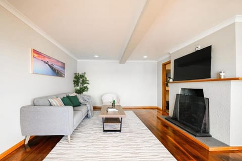 StayAU Riverfront Paradise Pet-friendly Tasmania House in Beauty Point