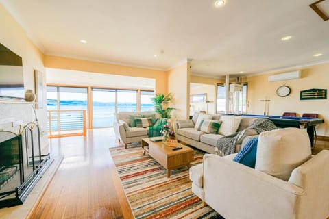 StayAU Riverfront Paradise Pet-friendly Tasmania House in Beauty Point