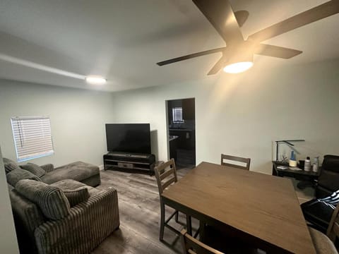 TV and multimedia, Living room, Seating area, Dining area