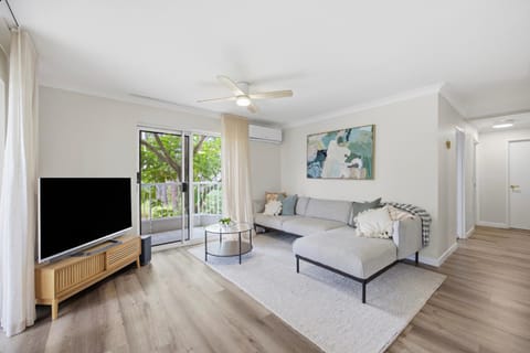 TV and multimedia, Living room, Photo of the whole room, Seating area