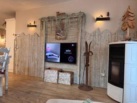 Communal lounge/ TV room, Living room