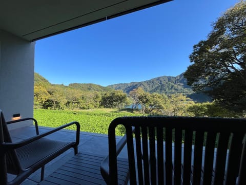 View (from property/room), Balcony/Terrace, Lake view