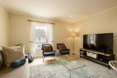 Paradyskloof Spacious Apartment Apartment in Stellenbosch