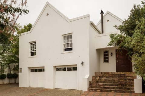 Paradyskloof Spacious Apartment Apartment in Stellenbosch