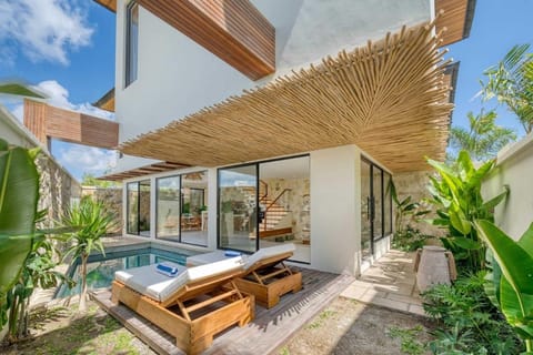 Anjuna Surf & Sunset 3BR Villas in Uluwatu Villa in Bali