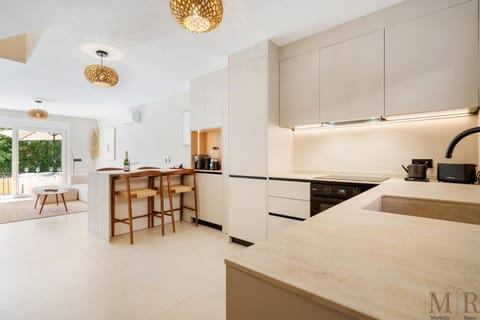 Kitchen or kitchenette, Dining area, dishwasher, oven, stove