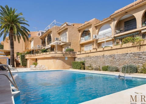 Property building, Swimming pool, sunbed