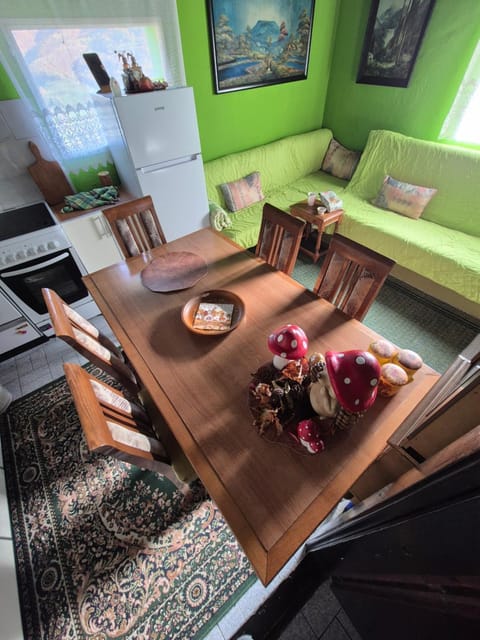 Seating area, Dining area