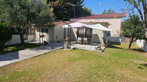 Property building, Garden, Garden, Balcony/Terrace, Garden view