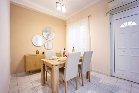 Modern City Retreat in Kallithea Apartment in Kallithea