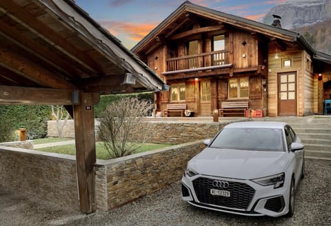 Property building, Day, Garden, Parking