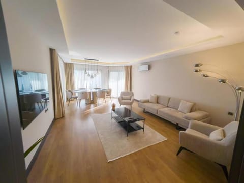 Communal lounge/ TV room, TV and multimedia, Living room, Seating area, Evening entertainment
