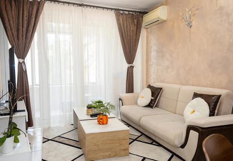 Living room, Seating area, air conditioner