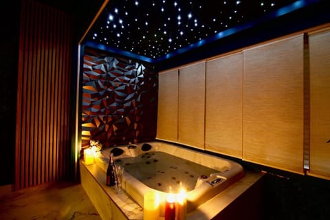 Hot Tub, Spa and wellness centre/facilities