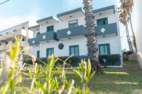 Property building, Day, Garden, Garden view