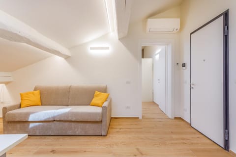 Living room, Seating area, air conditioner