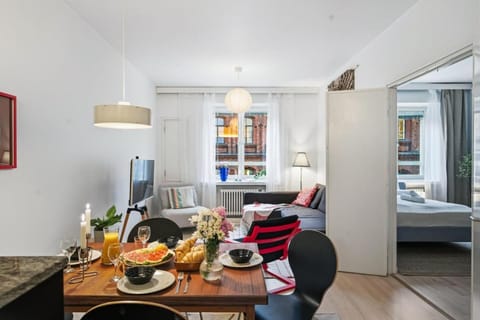 Scandi Luxury Renovated Central Access Apartment in Helsinki