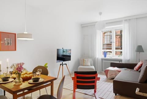 Scandi Luxury Renovated Central Access Apartment in Helsinki