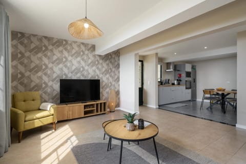 TV and multimedia, Living room, Seating area