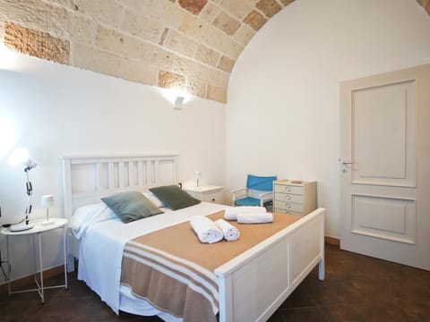 Bed, Photo of the whole room, Bedroom, towels, wardrobe