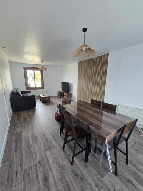 Living room, Dining area