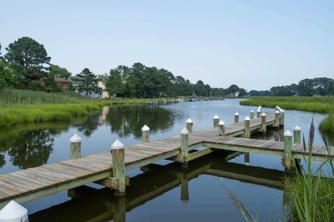 Creekside Getaway - Stay for 8 House in Millville